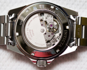 Invicta 8926 met Miyota kaliber 8215