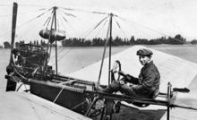 220px-Fokker_in_zijn_Spin_Dutch_aviation_pioneer_Fokker_in_his_first_aircraft